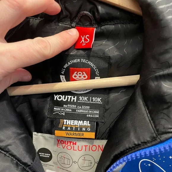 SOLD!! 686 x NASA Boys Shazam Insulated One Piece Snowsuit Silver BNWT Size XS - Picture 15 of 15